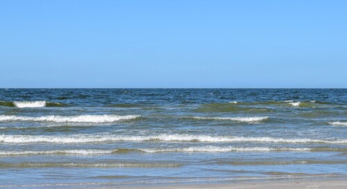 2 bedroom beach front home in Wicie