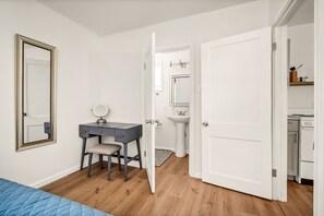 1 habitación, tabla de planchar con plancha, wifi gratis y ropa de cama 