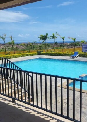 حمّام سباحة خارجي