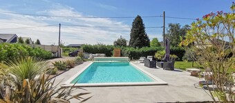 Awesome home in Saint Ouen les Vignes