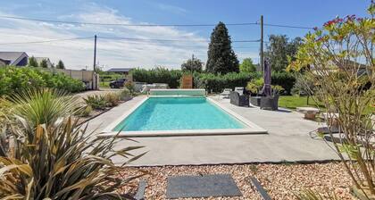 Awesome home in Saint Ouen les Vignes