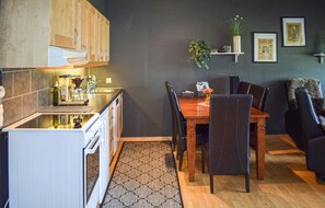 Fridge, coffee/tea maker