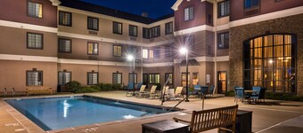 Great for Business Travelers! Pool + Gym