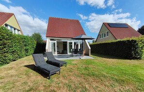 Terrace/patio - Nice home in Vlagtwedde with kitchen (Vlagtwedde)