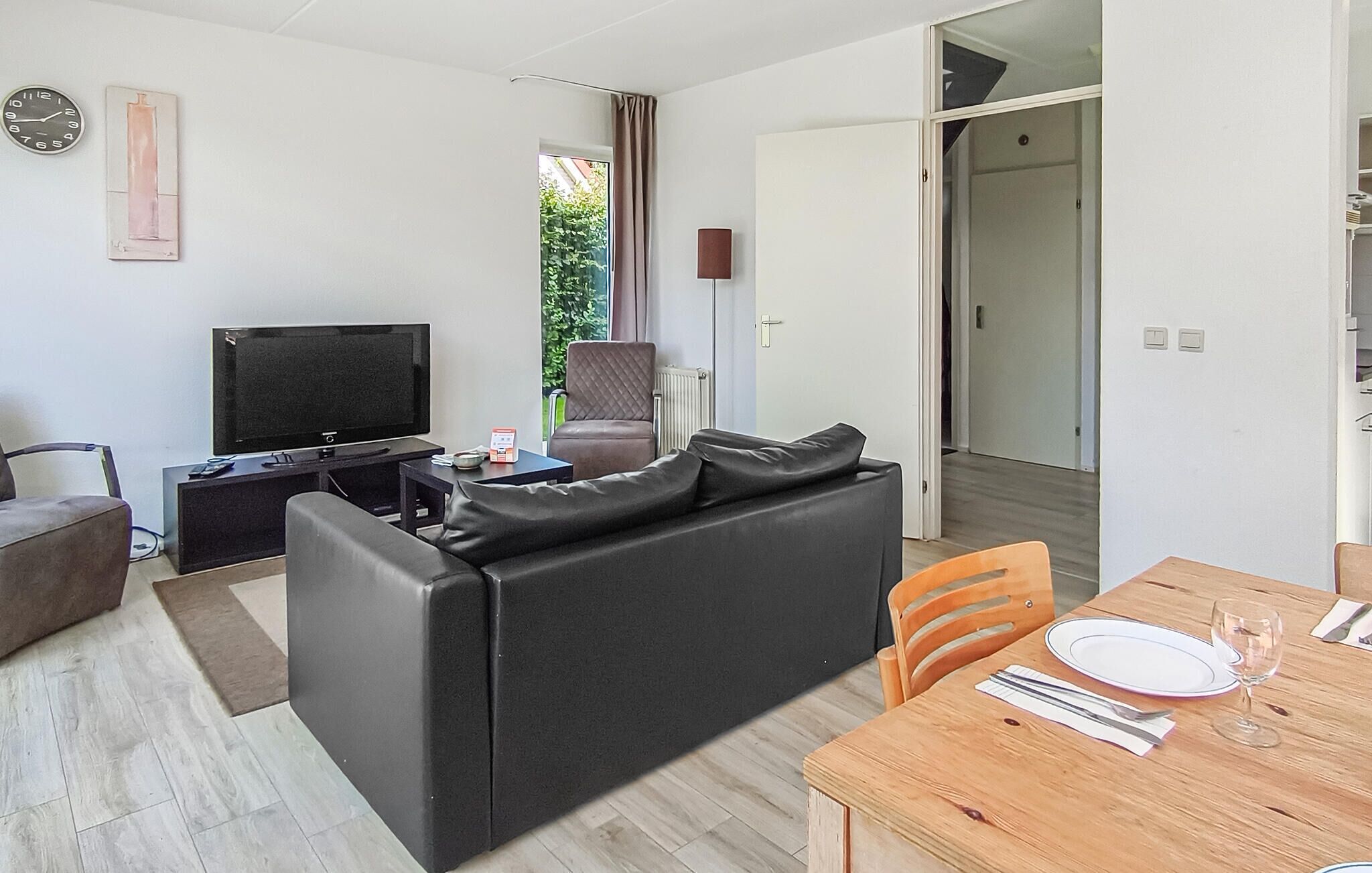 Télévision, lecteur de DVD, chaîne hi-fi