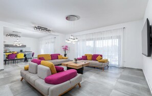 TV, table tennis - 5 bedroom amazing home in Galizana (Galizana)