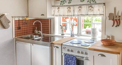 Lovely home in Bettna with kitchen