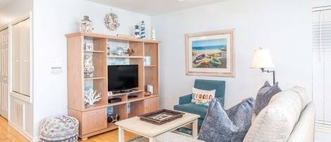 Appart'hÎtel, plusieurs lits, cuisine, vue plage | Coin séjour | Télévision de 40 pouces avec chaßnes numériques
