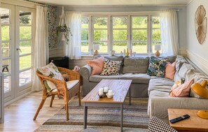 TV - Cozy home in Væggerløse with WiFi (Væggerløse)