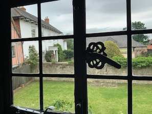 House (4 Bedrooms) - Delightful 4BD Home Full of Flair Edenbridge Kent (Edenbridge)