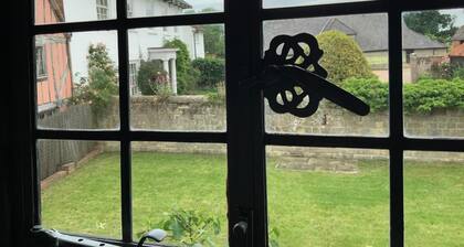 Delightful 4BD Home Full of Flair Edenbridge Kent