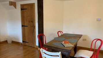 House (4 Bedrooms) | Dining room