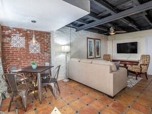 Dining - Southern Belle Carriage House (Savannah)