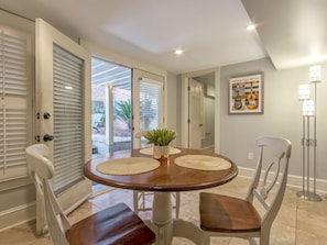 Condo, 1 Katil Raja (King) dengan Katil Sofa, Kitchen, Garden View | Tempat makan