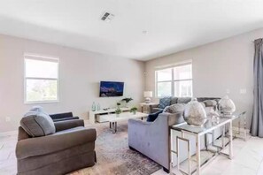 Villa, Mehrere Betten | Wohnzimmer