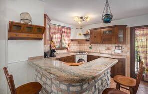 Fridge, stovetop, dishwasher, coffee/tea maker - Lovely home in Buje with WiFi (Buje)