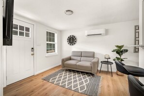 Smart TV - One bedroom duplex in desirable Park Hill (Fort Smith)