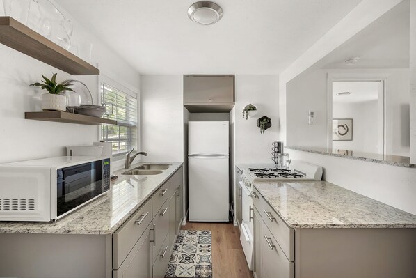 Fridge, microwave, oven, stovetop - One bedroom duplex in desirable Park Hill (Fort Smith)