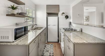 One bedroom duplex in desirable Park Hill