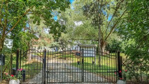 A gated entrance to a property with a cobblestone path leading to a building. - Amazing apartment in Passow OT Charlottenho (Passow OT Charlottenho)