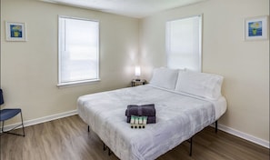 Room - PROMO 5% WEEKLY/10% MONTHLY DISCOUNT
Charlotte Cottage Walk to Beach & ⛳️ Club (Rochester)