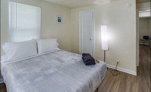 Room - PROMO 5% WEEKLY/10% MONTHLY DISCOUNT
 Charlotte Cottage Walk to Beach & ⛳️ Club (Rochester)