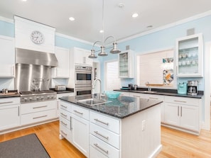 House, Multiple Beds, Kitchen, Garden View | Private kitchen | Fridge, microwave, oven, stovetop