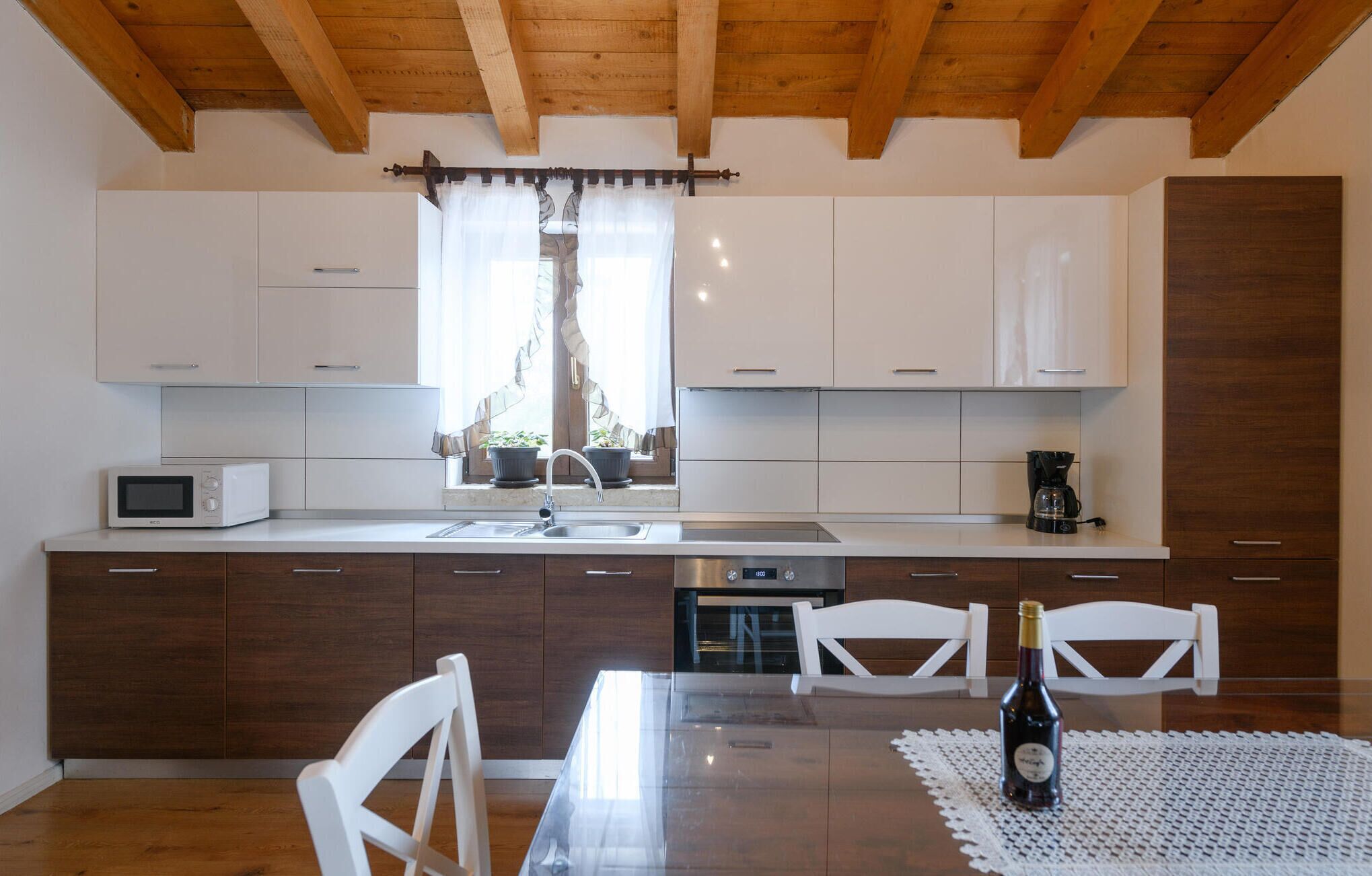 ثلاجة، فرن، موقد طهي مسطح، غسالة أطباق