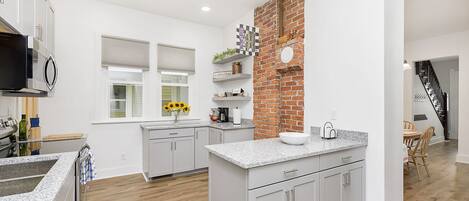 Refrigerador, microondas, horno, placa de cocina