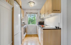 Réfrigérateur, plaque de cuisson, lave-vaisselle, cafetière/bouilloire