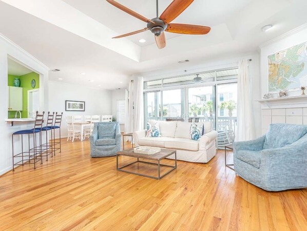 House, Multiple Beds, Kitchen, Beach View | Living area | 40-inch TV with digital channels