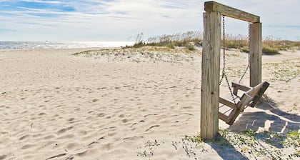 The Flying Pigs Cottage by Tybee Vacation Rentals