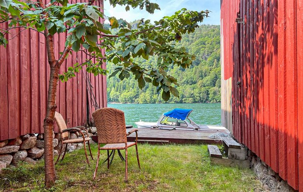 Property grounds - 1 bedroom amazing home in Lyngdal (Lyngdal)