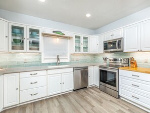 House, Multiple Beds, Pool Access, Pool View | Private kitchen | Fridge, microwave, oven, stovetop