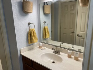 Combined shower/bathtub, hair dryer, towels, soap