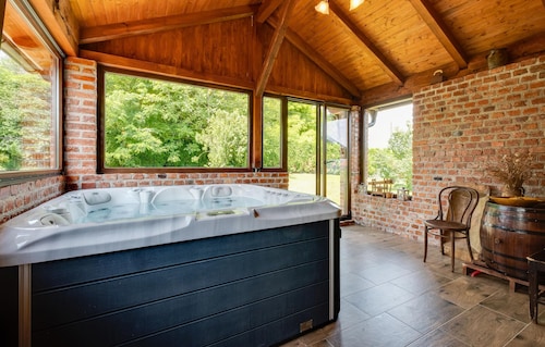 Stunning home in Banscica with WiFi