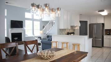 House, Multiple Beds, Kitchen, Beach View | Interior