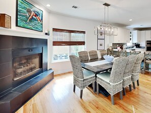 獨棟房屋, 多張床, 可使用泳池, 泳池景觀 | 用餐區