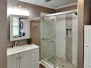 House, Multiple Beds, Kitchen, Beach View | Bathroom | Towels, toilet paper