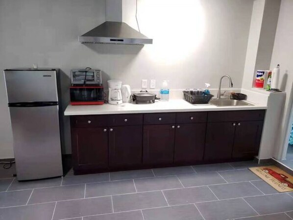 Fridge, microwave, oven, stovetop - Entire Guesthome With own Bath/kitchen/2 Bdrm (Lancaster)