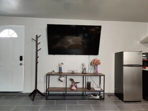 Interior - Entire Guesthome With own Bath/kitchen/2 Bdrm (Lancaster)