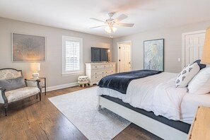 2 bedrooms, desk, free WiFi, bed sheets