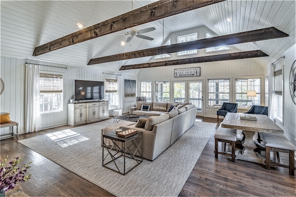 TV connectée, table de tennis de table, écrans d'ordinateur