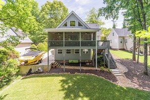 Exterior - Beautiful Lake Front Cottage (Gainesville)