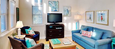 Maison, plusieurs lits, cuisine, vue plage | Coin séjour | Télévision