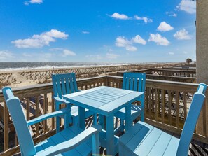 Outdoor dining - Tybee Lights 110C by Tybee Vacation Rentals (Tybee Island)
