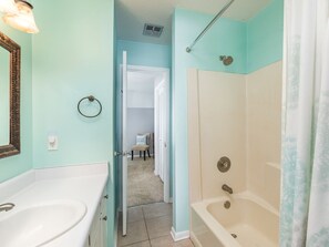 Condo, Multiple Beds, Kitchen, Beach View | Bathroom | Towels
