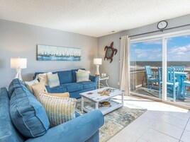 Condo, Multiple Beds, Kitchen, Beach View | Living area