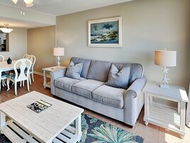 Condo, Multiple Beds, Kitchen, Beach View | Living area