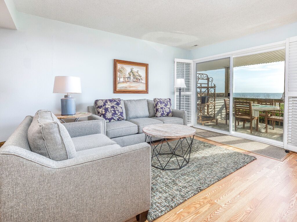 Condo, Multiple Beds, Kitchen, Beach View | Living area | 40-inch TV with digital channels